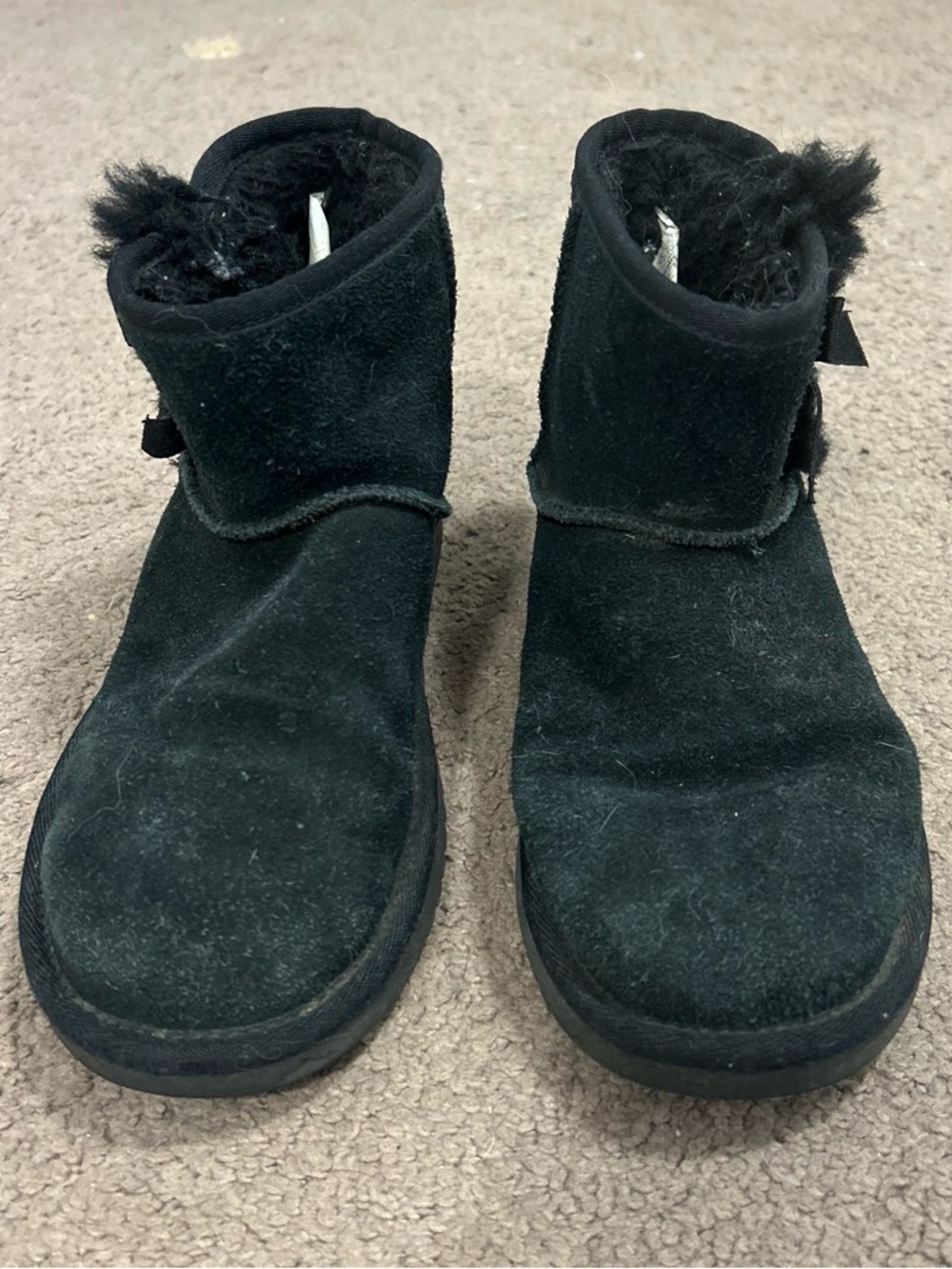 Koolaburra Black Suede Fleece-Lined Kids Boots

SIZE 6